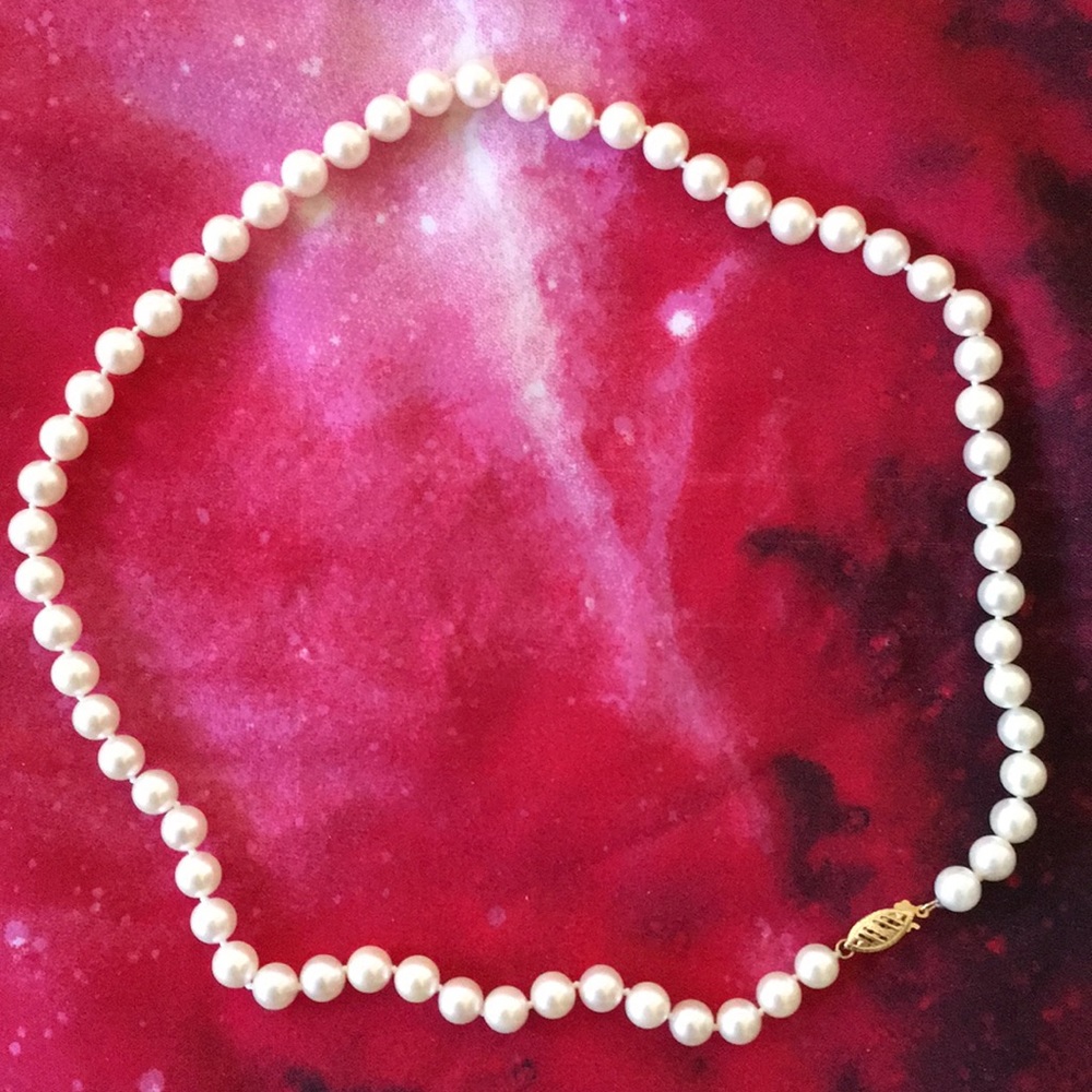 Freshwater pearl necklace. 7mm, 61 pearls, 18"